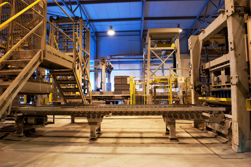 Top 3 Locations to install Digital Signage at your Manufacturing Plant
